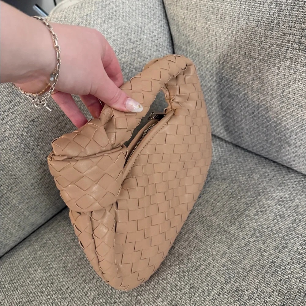 Tan Woven Purse - Picture 2 of 6
